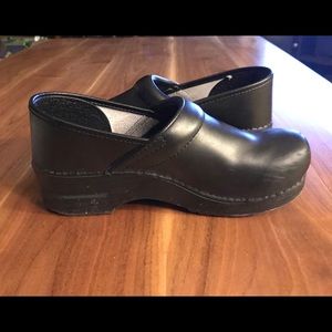 Black leather dansko clog